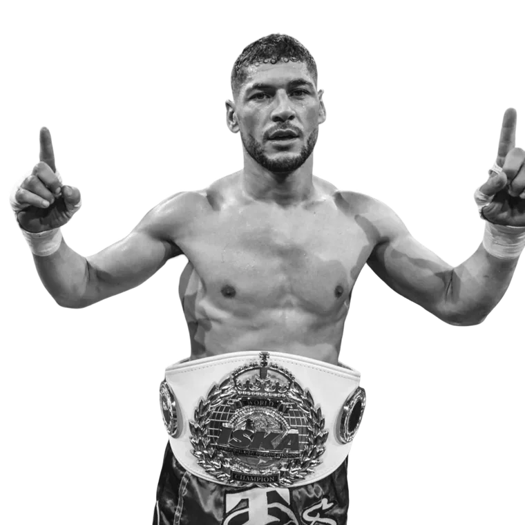 Marouane Sifi, champion du monde de K-1, avec sa ceinture
